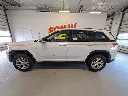 Used 2023 Jeep Grand Cherokee Limited AWD/4WD image 2