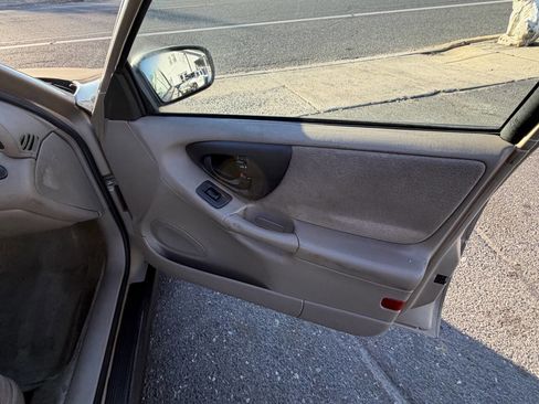 Used 2001 Chevrolet Malibu V6 w/ Preferred Equipment Group 1 image 18