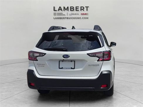 Used 2024 Subaru Outback Premium AWD/4WD image 4