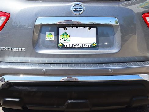 Used 2020 Nissan Pathfinder S FWD image 21