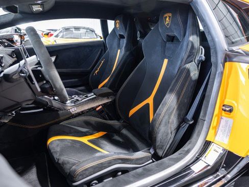 Used 2018 Lamborghini Huracan Performante AWD/4WD image 10