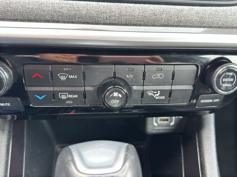 Used 2024 Jeep Compass Latitude image 20