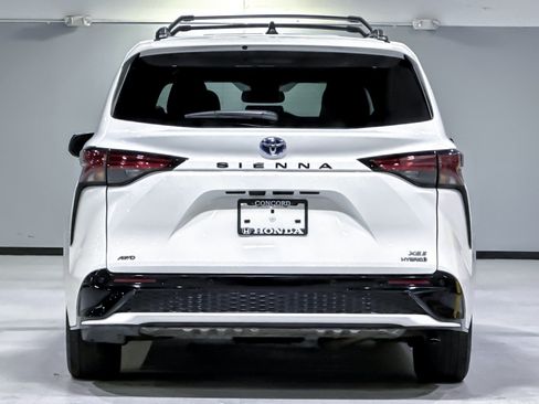 Used 2024 Toyota Sienna XSE AWD/4WD image 10