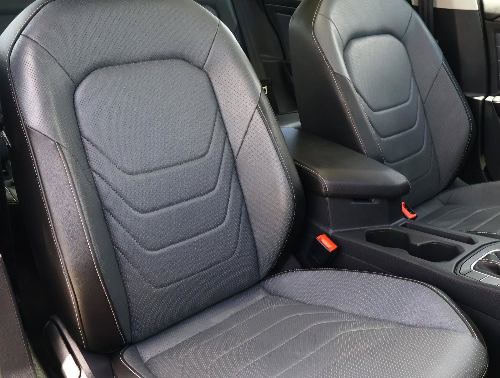 Used 2025 Volkswagen Jetta SEL FWD image 16