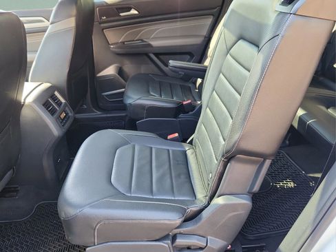 Used 2022 Volkswagen Atlas SEL Premium image 16