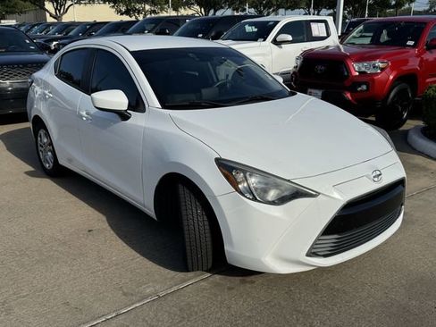 Used 2016 Scion iA FWD image 3