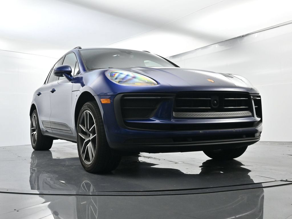 Certified 2024 Porsche Macan AWD/4WD image 53