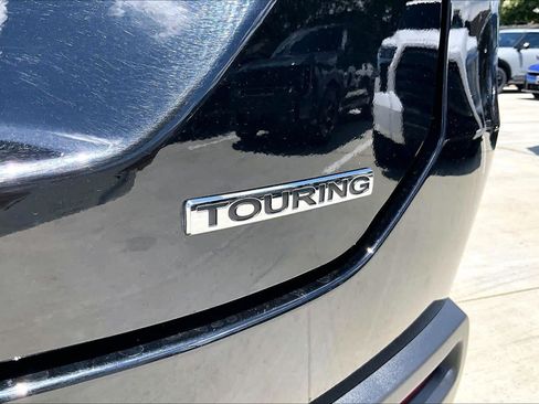 Used 2024 Honda Pilot Touring image 10