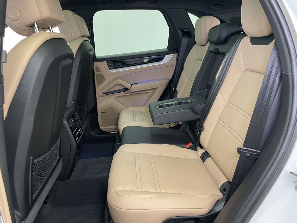 Certified 2024 Porsche Cayenne AWD/4WD image 19