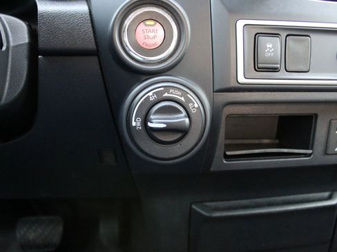 Used 2017 Nissan Titan S image 15