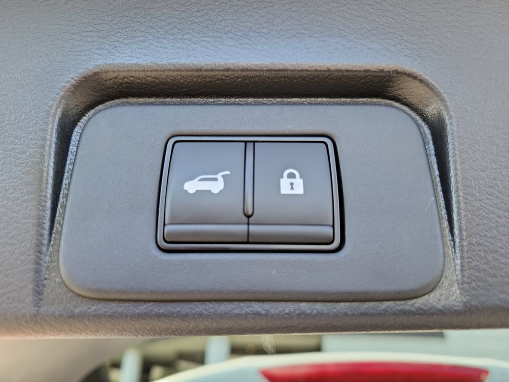 Used 2023 Nissan Rogue SV w/ SV Premium B Package FWD image 11