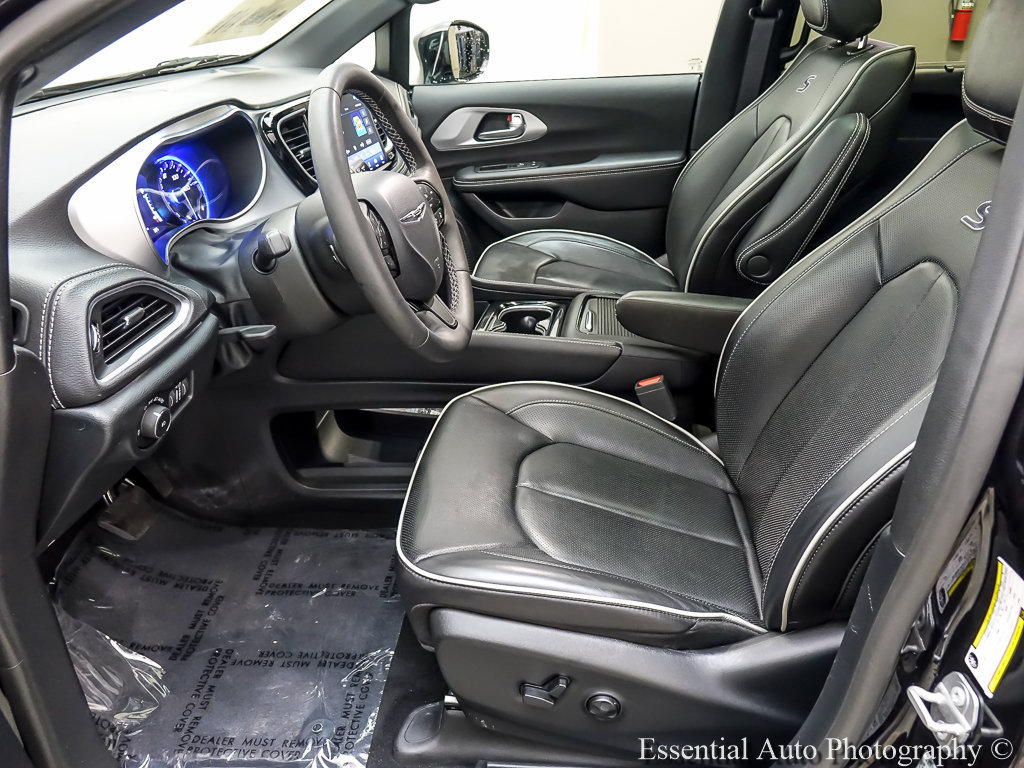 Used 2025 Chrysler Pacifica Limited FWD image 9