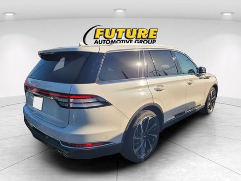 Used 2023 Lincoln Aviator Reserve w/ Equipment Group 201A AWD/4WD image 3