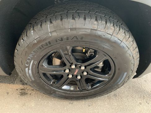 Used 2021 GMC Acadia AT4 image 12