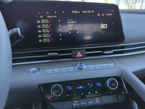 Certified 2025 Hyundai Elantra SEL image 31