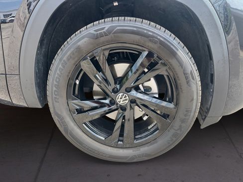 Certified 2025 Volkswagen Atlas Cross Sport SEL R-Line AWD/4WD image 15