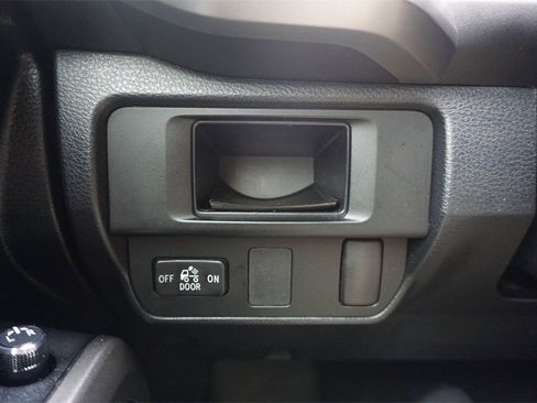 Used 2017 Toyota Tacoma SR5 image 4