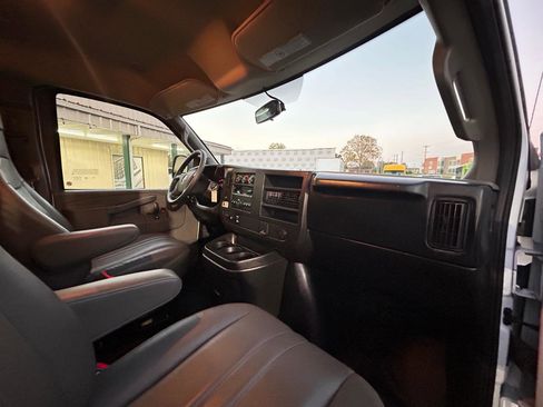 Used 2022 GMC Savana 2500 w/ Driver Convenience Package RWD image 15