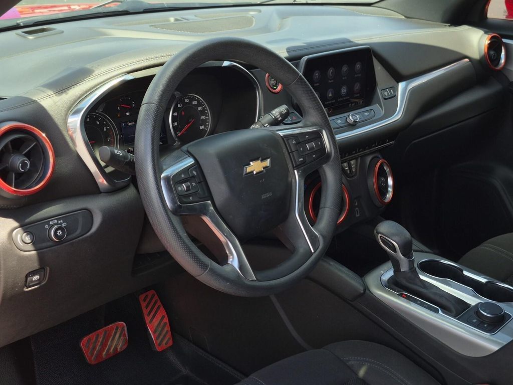 Used 2021 Chevrolet Blazer LT FWD image 29