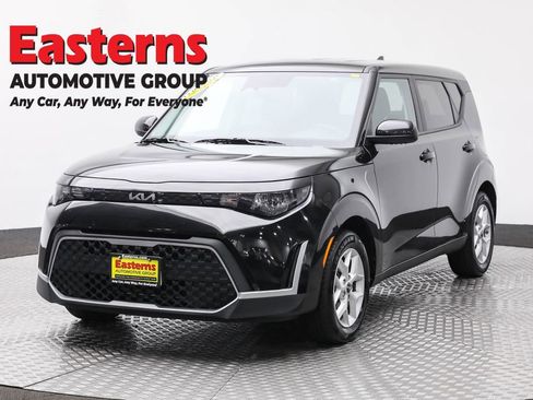 Used 2025 Kia Soul LX w/ LX Technology Package image 1