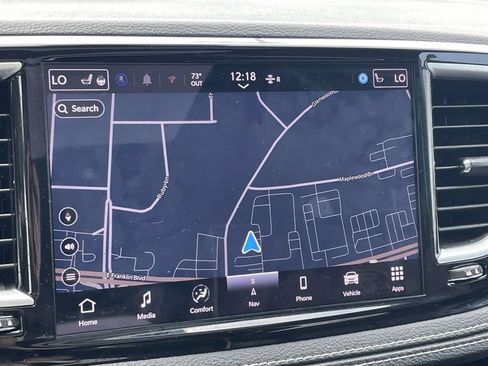 Certified 2025 Chrysler Pacifica Limited FWD image 41