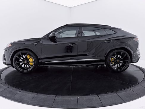 Used 2022 Lamborghini Urus AWD/4WD image 12