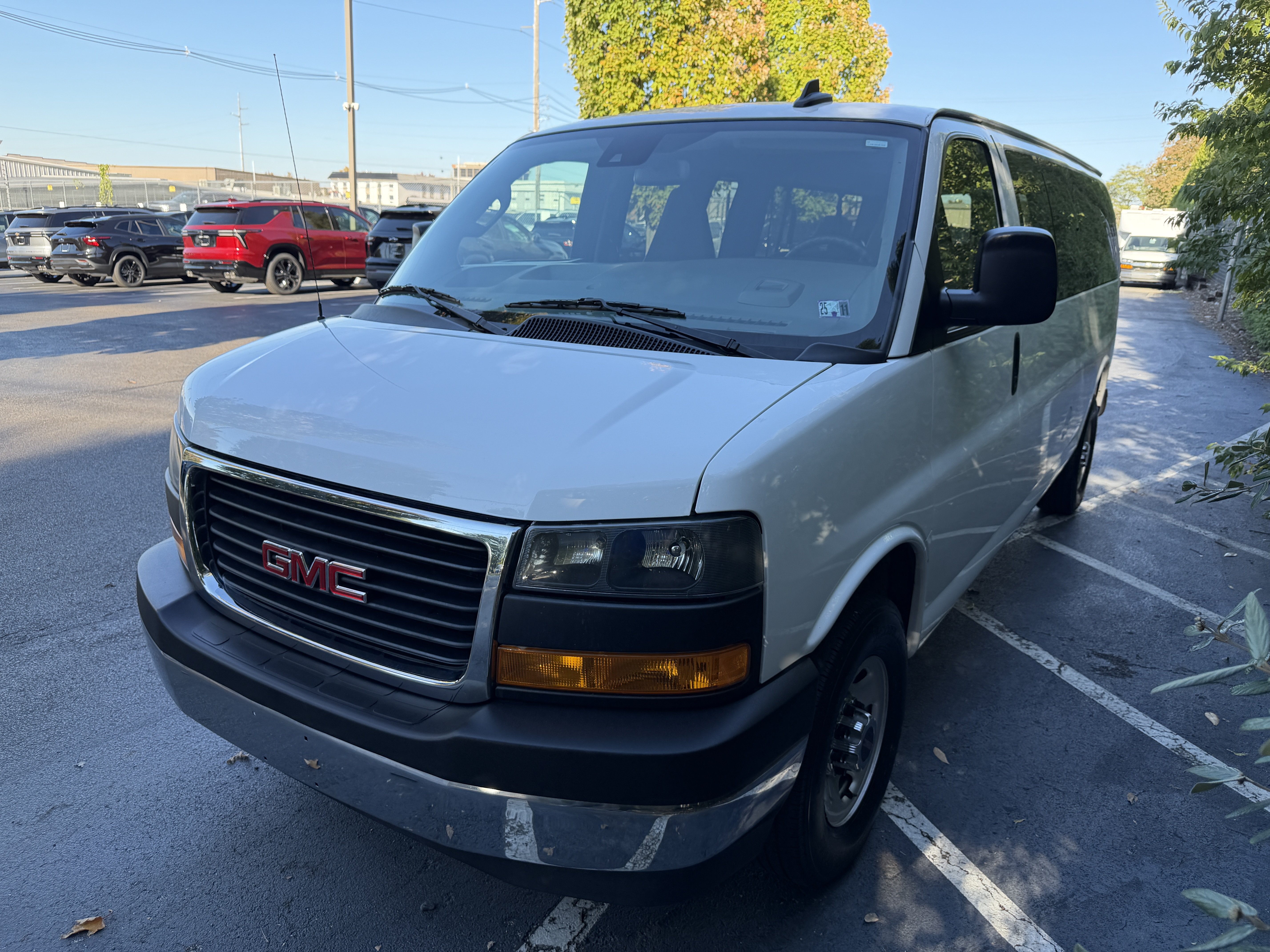 Used 2025 GMC Savana 3500 LT w/ LT Preferred Equipment Group RWD image 4