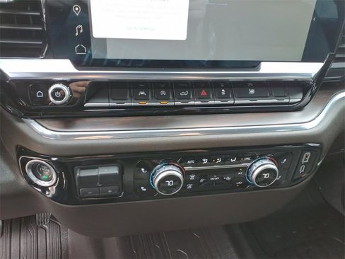 Used 2024 GMC Sierra 1500 SLT image 17