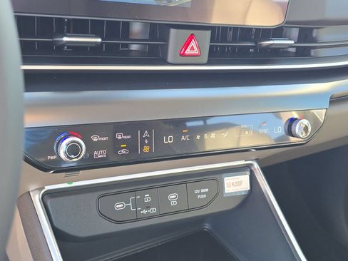 New 2026 Kia Carnival FWD image 24