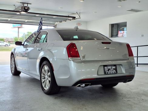 Used 2020 Chrysler 300 Limited AWD/4WD image 20