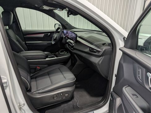 Used 2025 Buick Enclave Preferred image 30