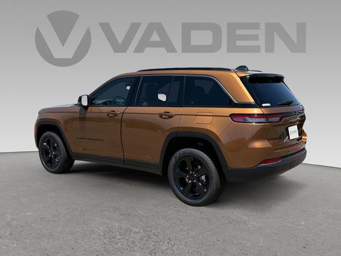 New 2026 Jeep Grand Cherokee Limited w/ Limited Altitude Package RWD image 19