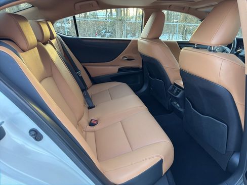 Used 2023 Lexus ES 350 w/ Premium Package image 11