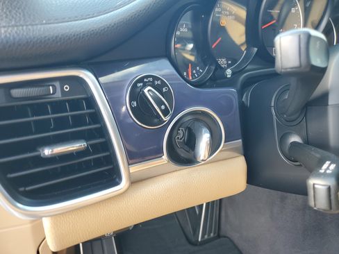 Used 2016 Porsche Panamera 4 Edition image 16