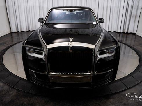 Used 2022 Rolls-Royce Phantom Sedan image 3