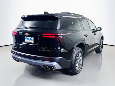 Used 2025 Chevrolet Traverse LT FWD image 8