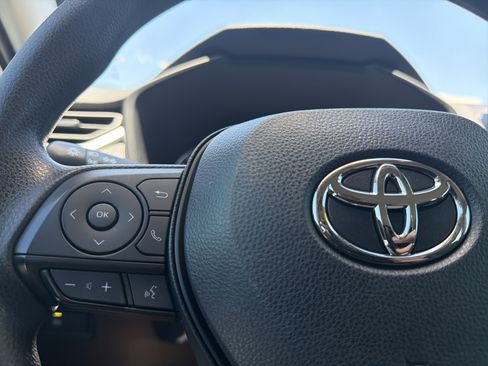 Certified 2022 Toyota RAV4 LE FWD image 10