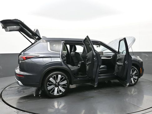 Used 2025 Mitsubishi Outlander SE image 51
