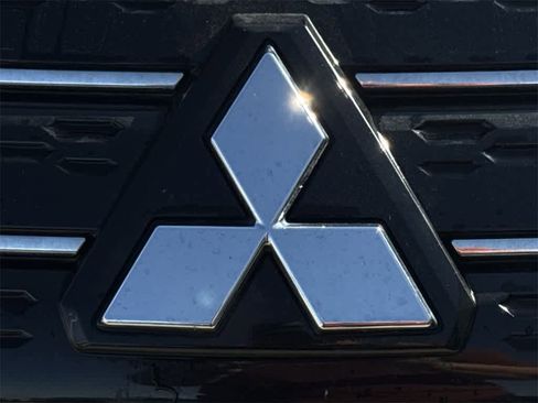 Used 2024 Mitsubishi Outlander SE image 9