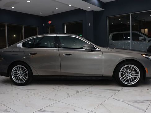 Used 2024 BMW 530i image 9