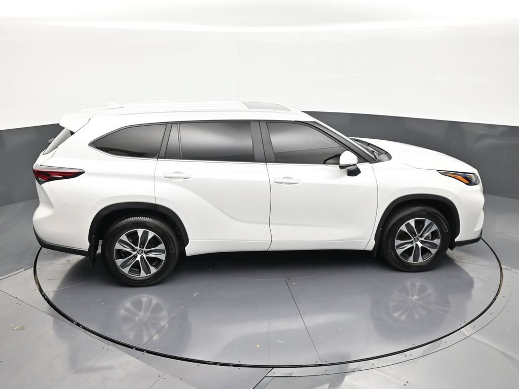 Used 2025 Toyota Highlander XLE FWD image 18