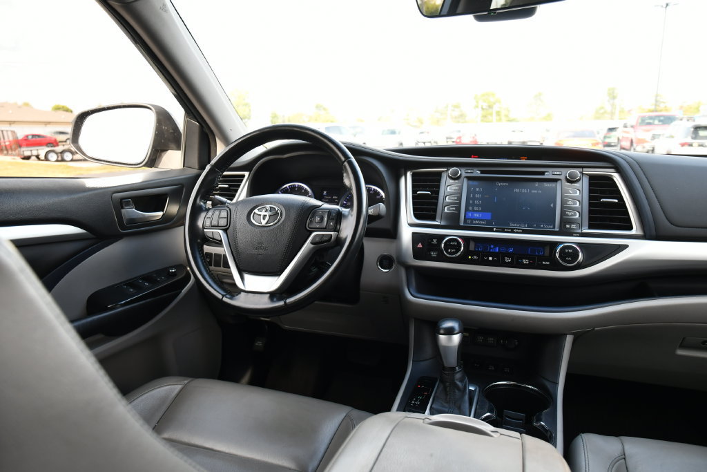 Used 2018 Toyota Highlander XLE AWD/4WD image 21