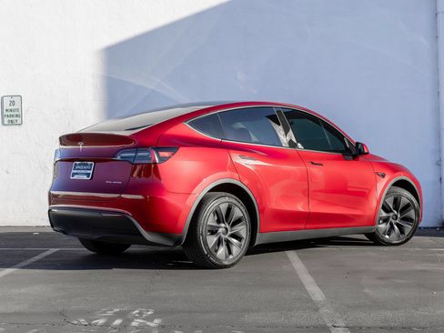 Used 2024 Tesla Model Y Long Range AWD/4WD image 8
