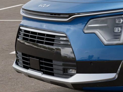 New 2025 Kia Niro SX Touring image 13