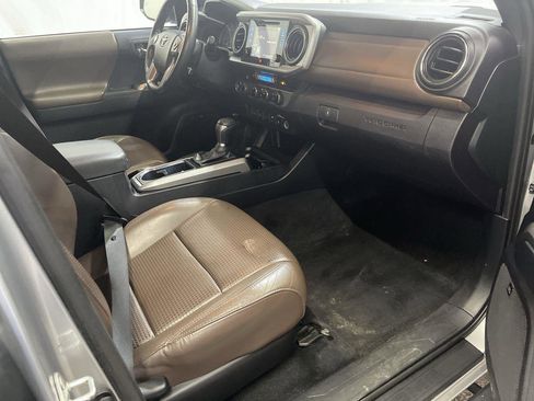 Used 2017 Toyota Tacoma Limited w/ Tow Package image 24