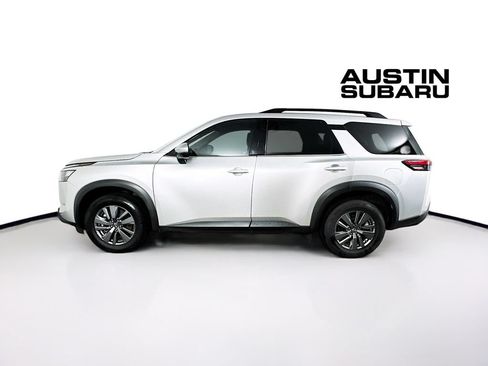 Used 2024 Nissan Pathfinder SV FWD image 4