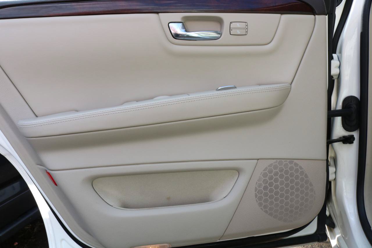 Used 2009 Cadillac DTS w/ Sun And Sound Package FWD image 36