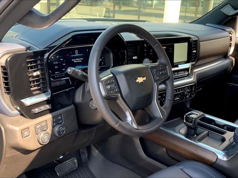 Used 2023 Chevrolet Silverado 1500 High Country w/ Technology Package AWD/4WD image 17