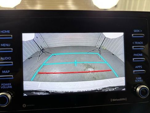 Used 2022 Toyota Camry SE image 18