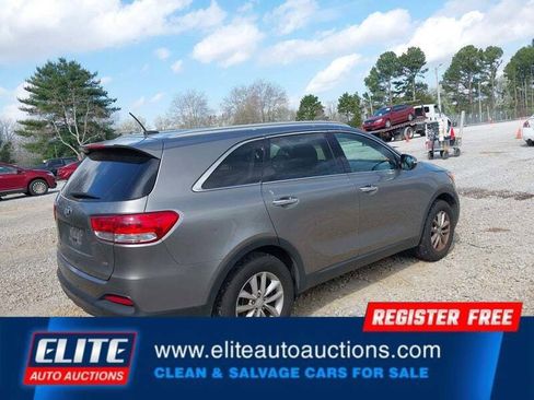 Used 2017 Kia Sorento LX image 7